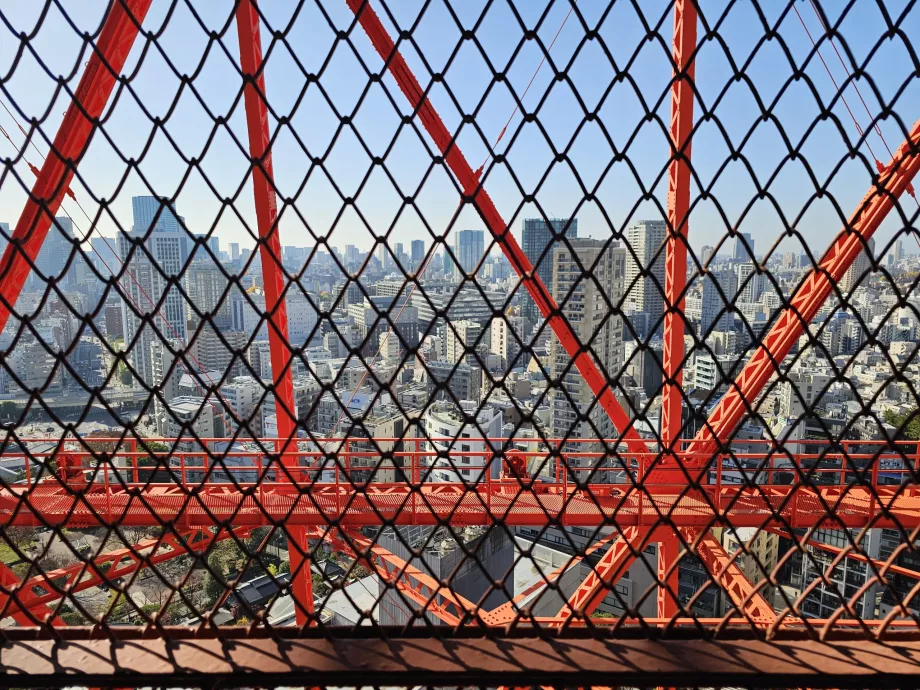 Berjalan menaiki tangga