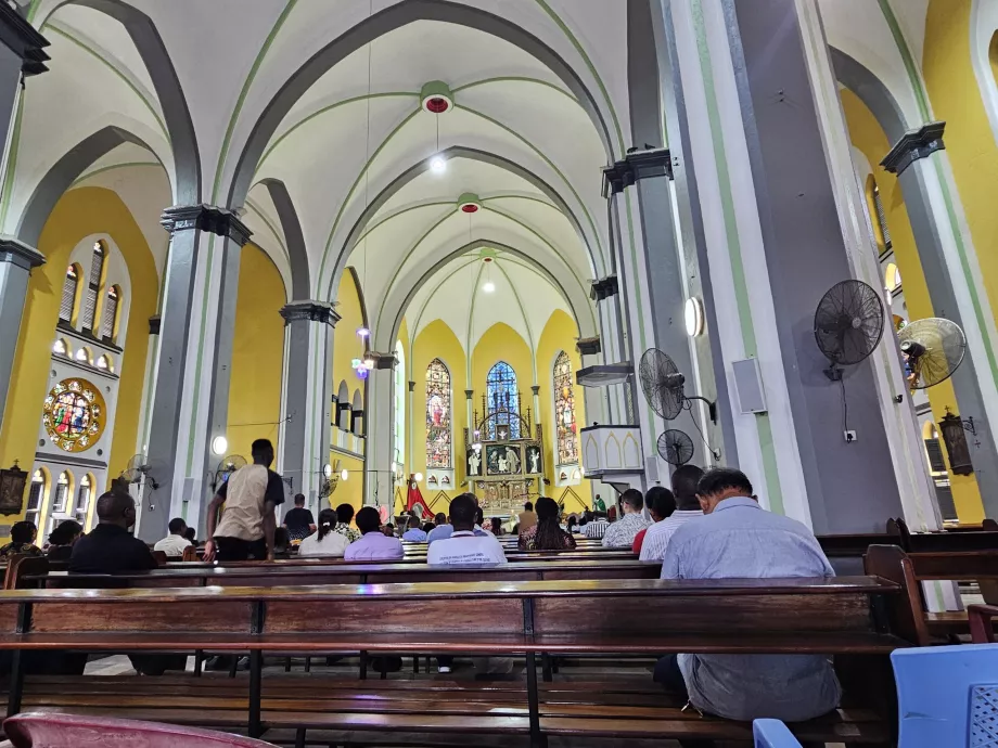 Interior Katedral Santo Yoseph