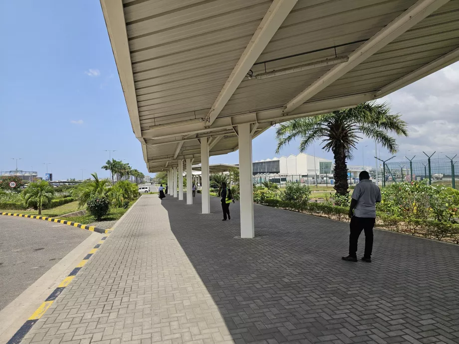 Jalur transfer antara terminal 2 dan 3