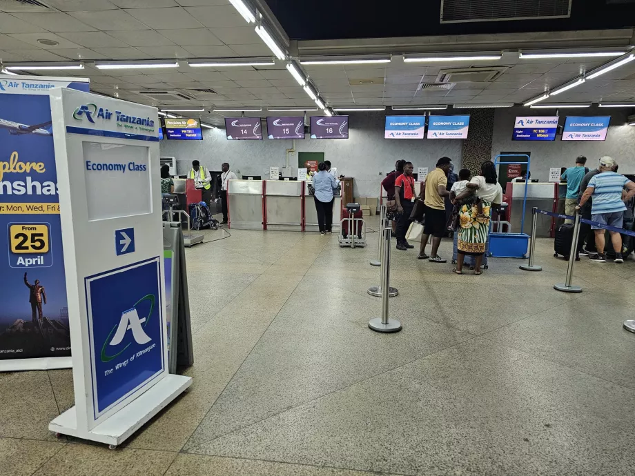 Check-in di Bandara Dar es Salaam
