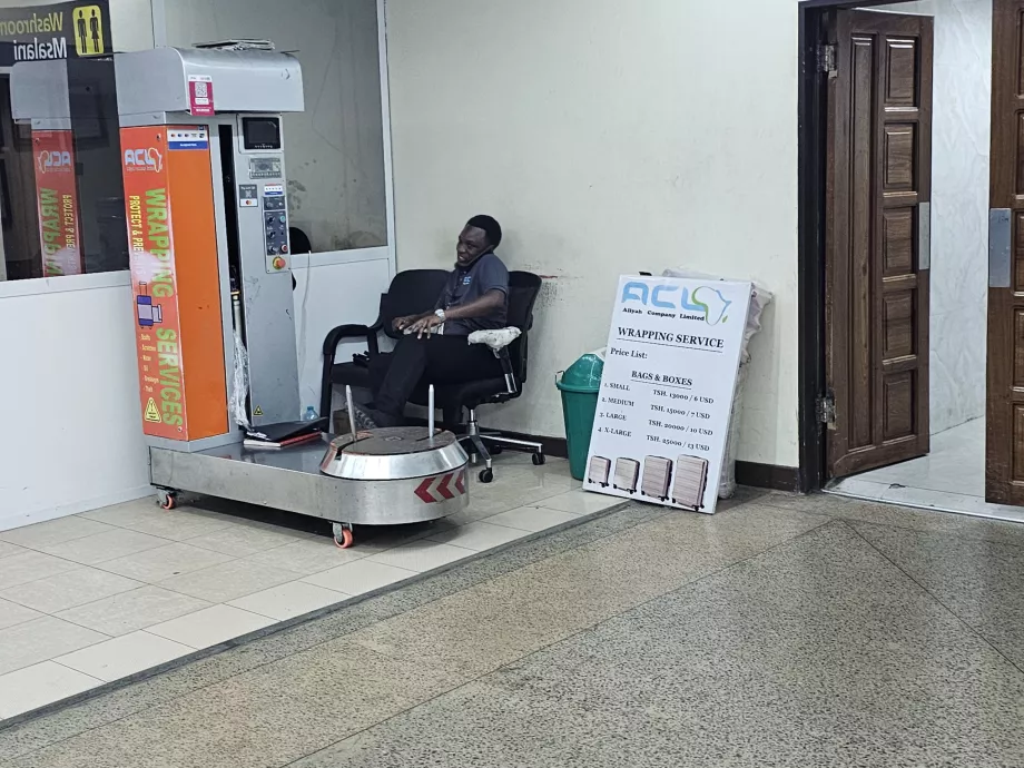 Pembungkus bagasi, Terminal 2