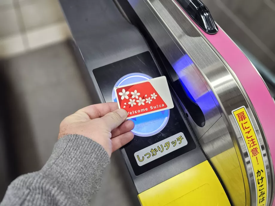 Menggunakan kartu Suica Anda di metro