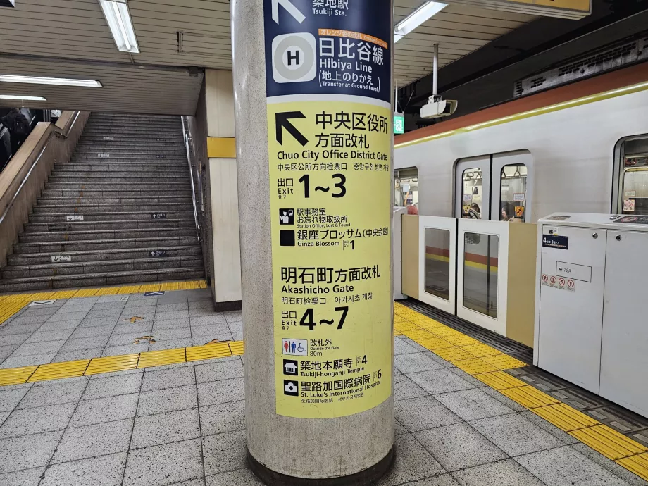 Menandai pintu keluar dari stasiun metro