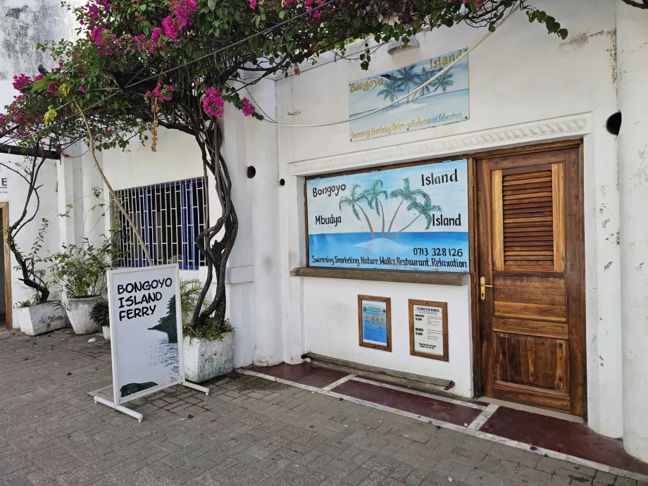 Kantor tiket feri di Bongoyo