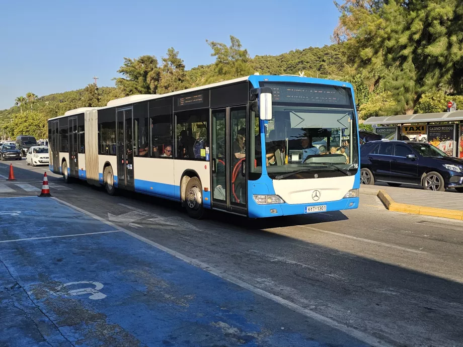 Bus angkutan umum