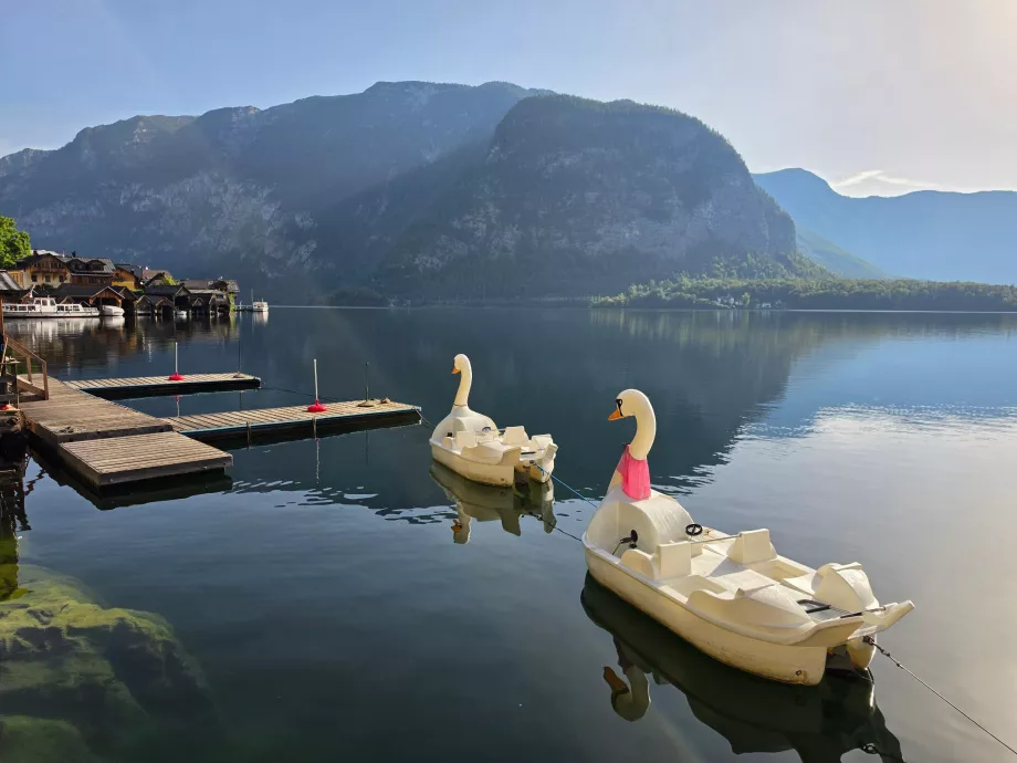 Perahu dayung di Danau Hallstatt
