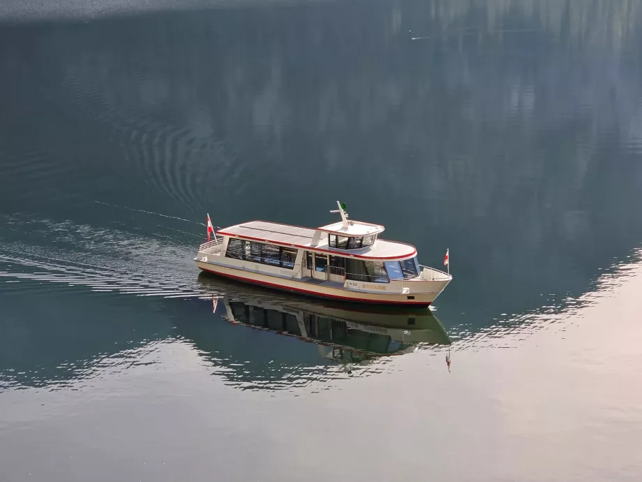 Sebuah perahu di Danau Hallstatt