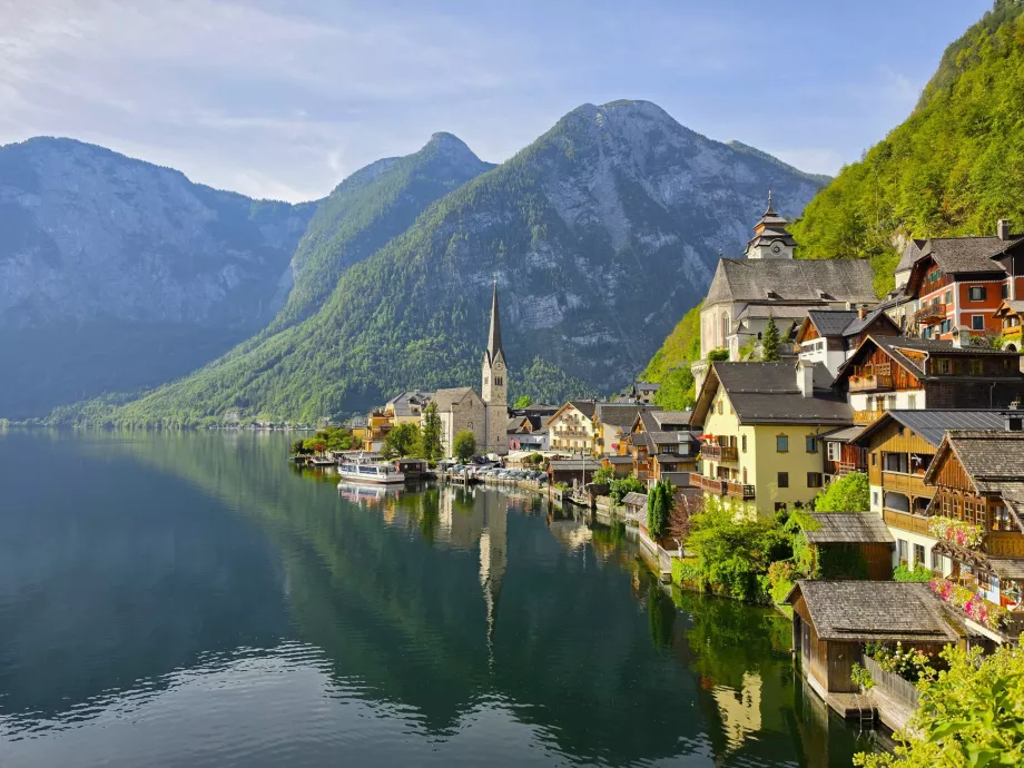 Pemandangan paling terkenal dari pusat kota Hallstatt