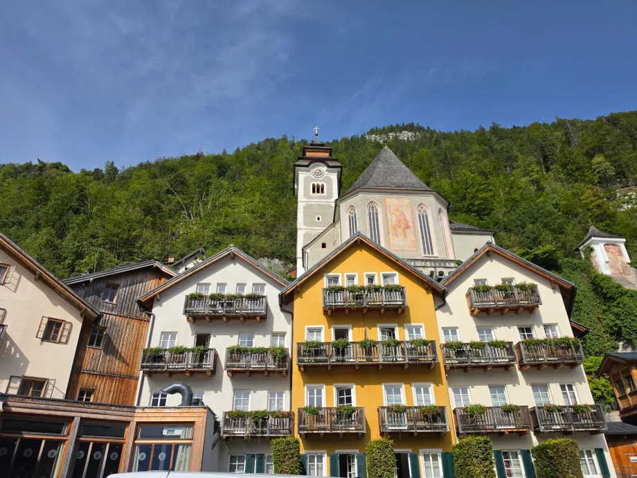 Gereja Katolik di atas pusat kota Hallstatt