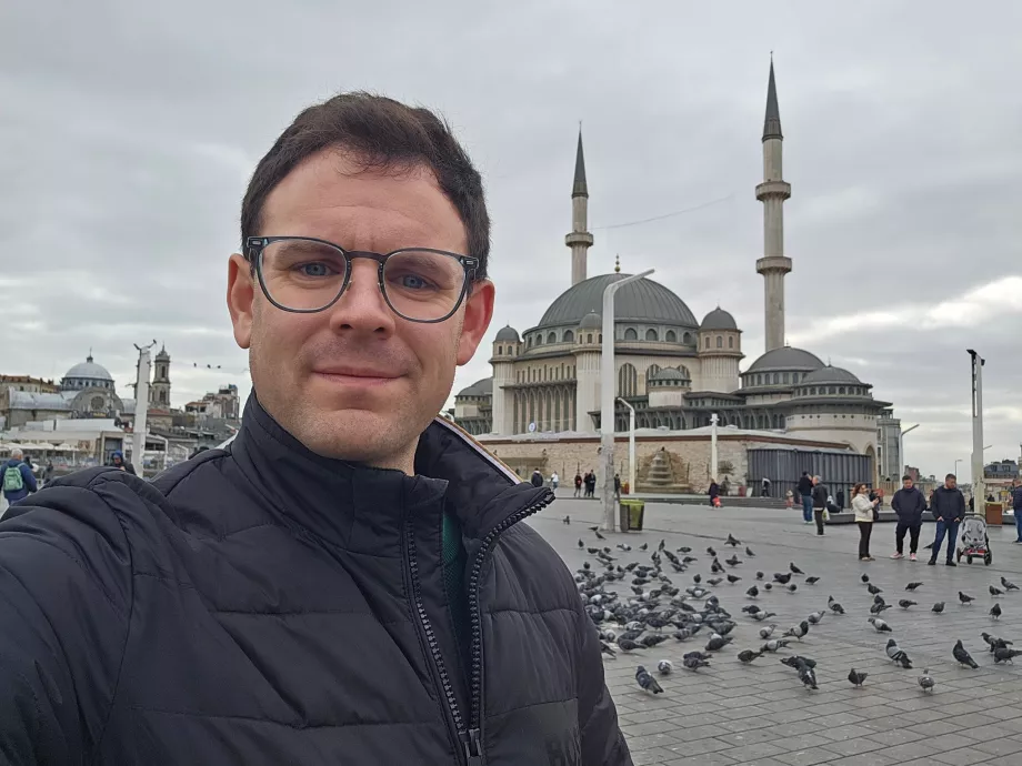 Saya di Taksim Square