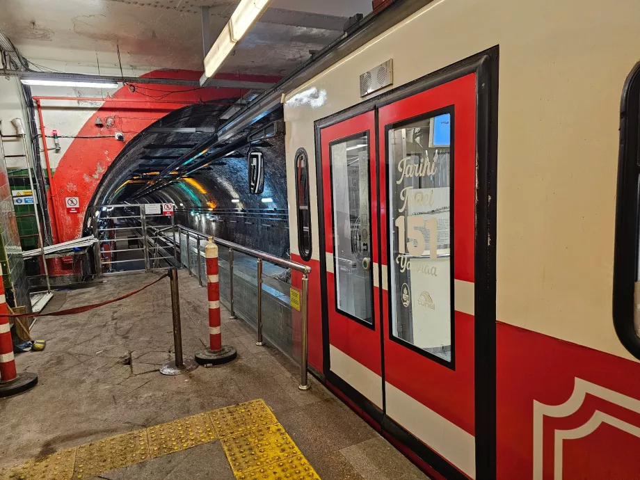 Kereta gantung Tünel