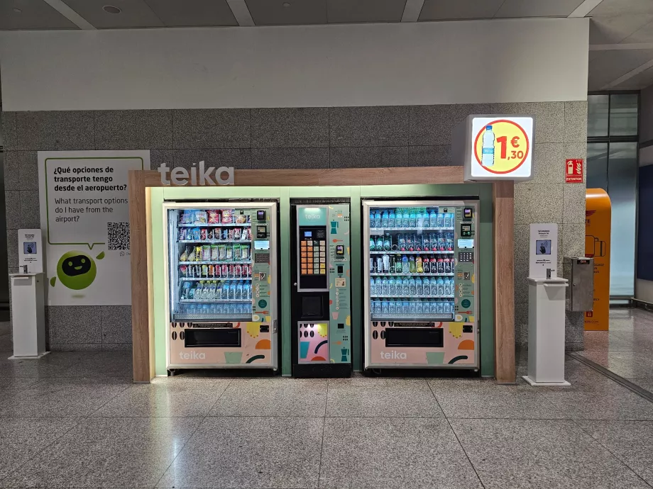 Mesin penjual otomatis untuk minuman, sandwich, dan permen