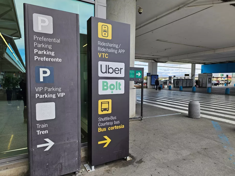 Petunjuk arah ke titik penjemputan Uber dan Bolt