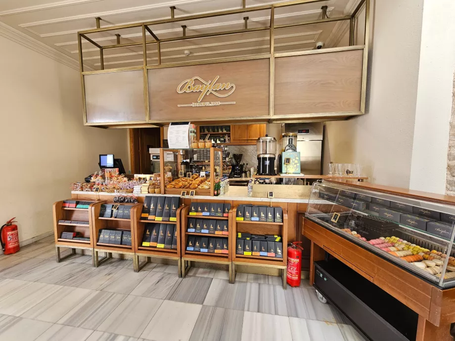 Kafe di Maiden Tower