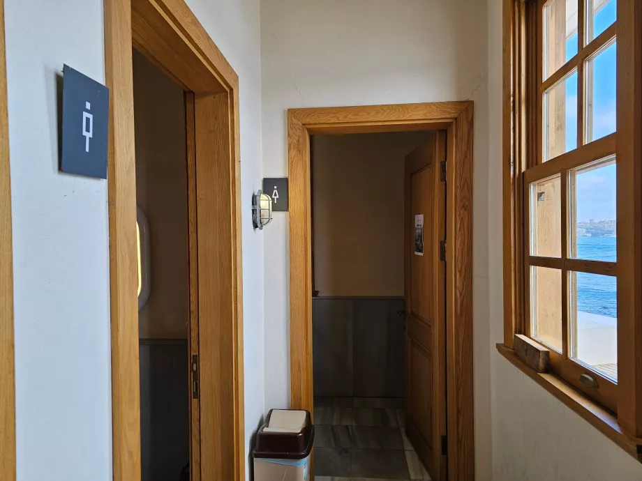 Toilet umum gratis di Maiden Tower