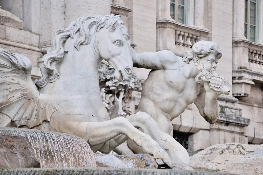 Patung di Air Mancur Trevi