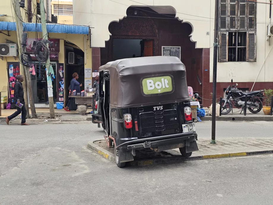 Baut tuk tuk