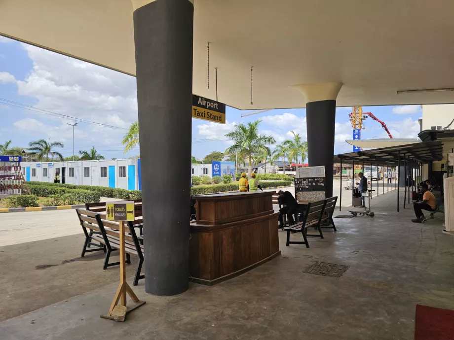 Pangkalan taksi di depan Terminal 1