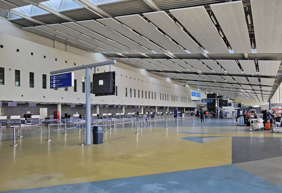 Terminal 3, konter check-in