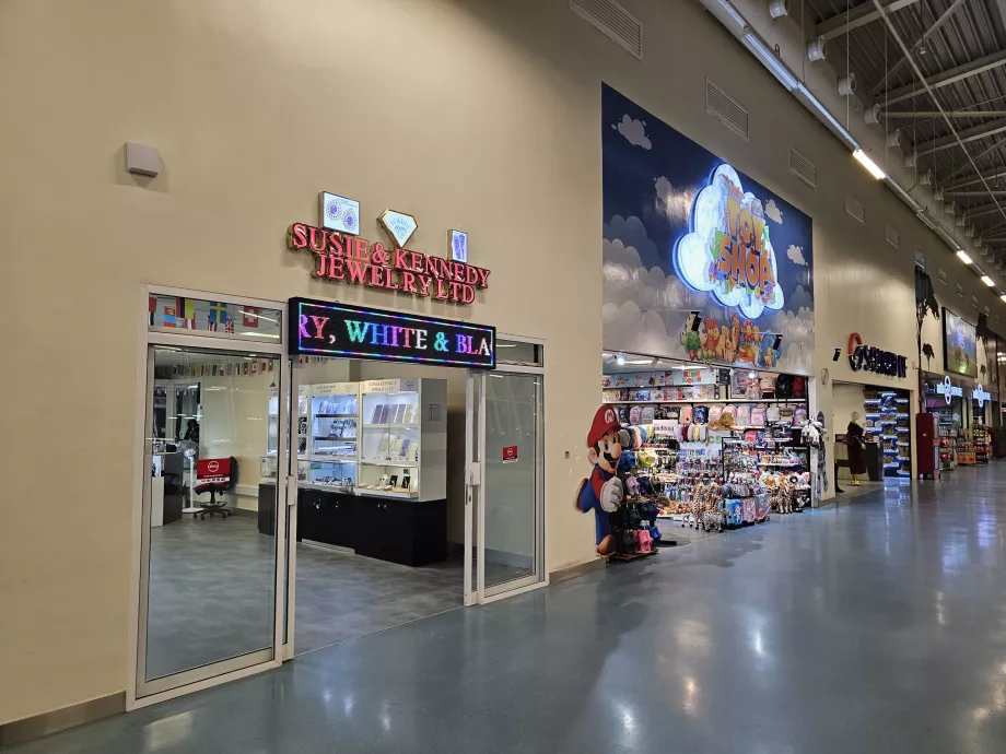 Pertokoan, area transit, Terminal 3