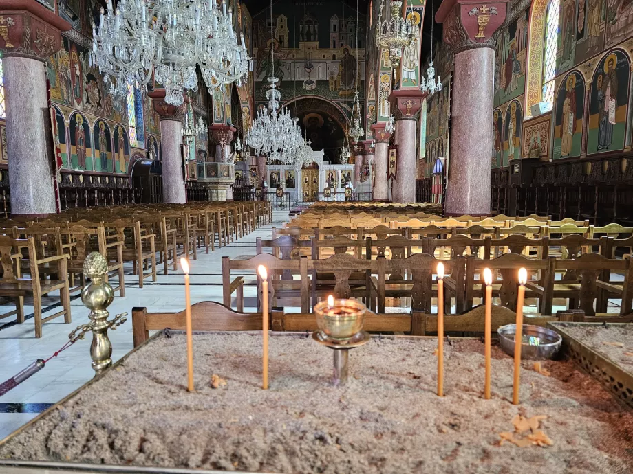 Gereja Evangelismos, bagian dalam