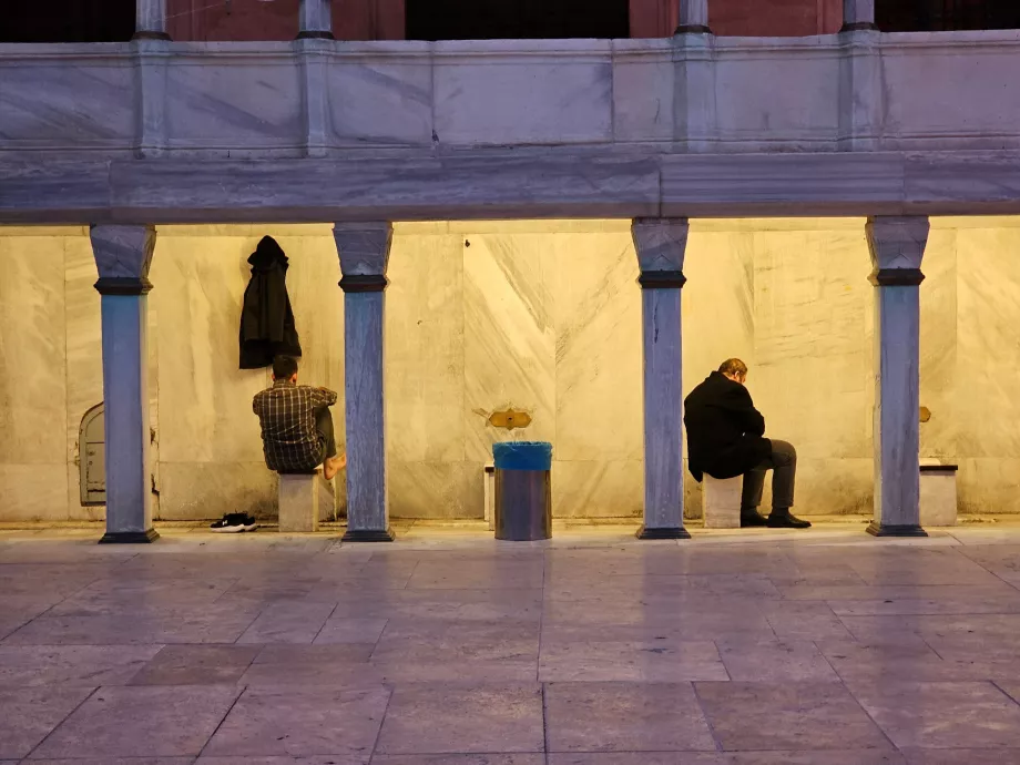 Masjid Biru, kamar kecil