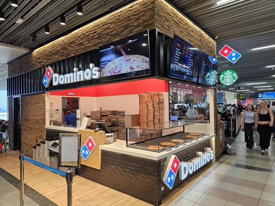 Domino's dan Starbucks, zona transit