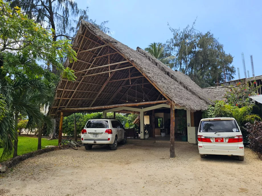 Parkir di depan resepsionis