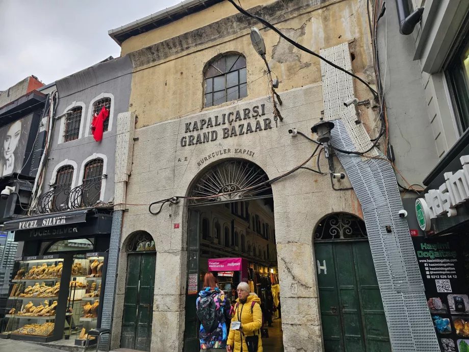 Pintu masuk ke Grand Bazaar