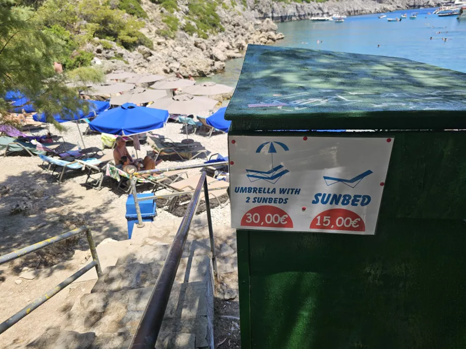 Harga kursi berjemur di pantai Anthony Quinn