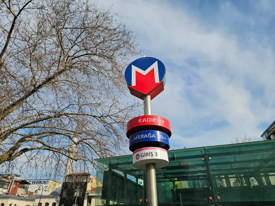 Penunjukan stasiun metro