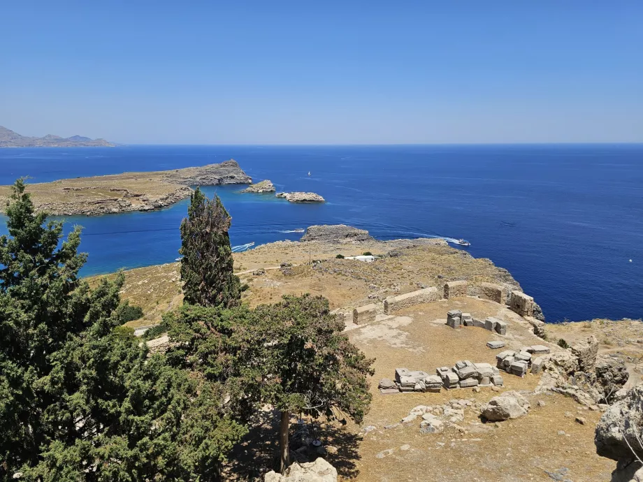 Pemandangan laut dari akropolis Lindos