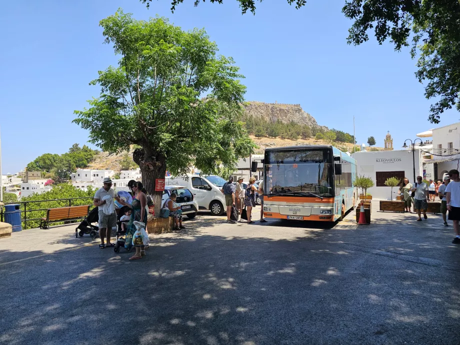 Bus antar-jemput Lindos