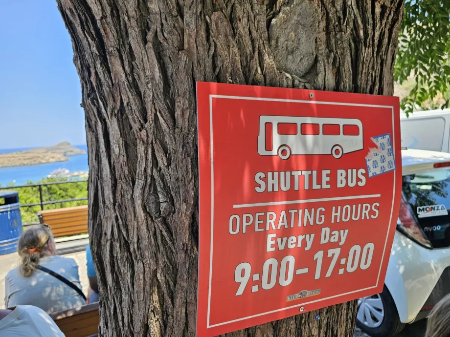 Bus antar-jemput Lindos