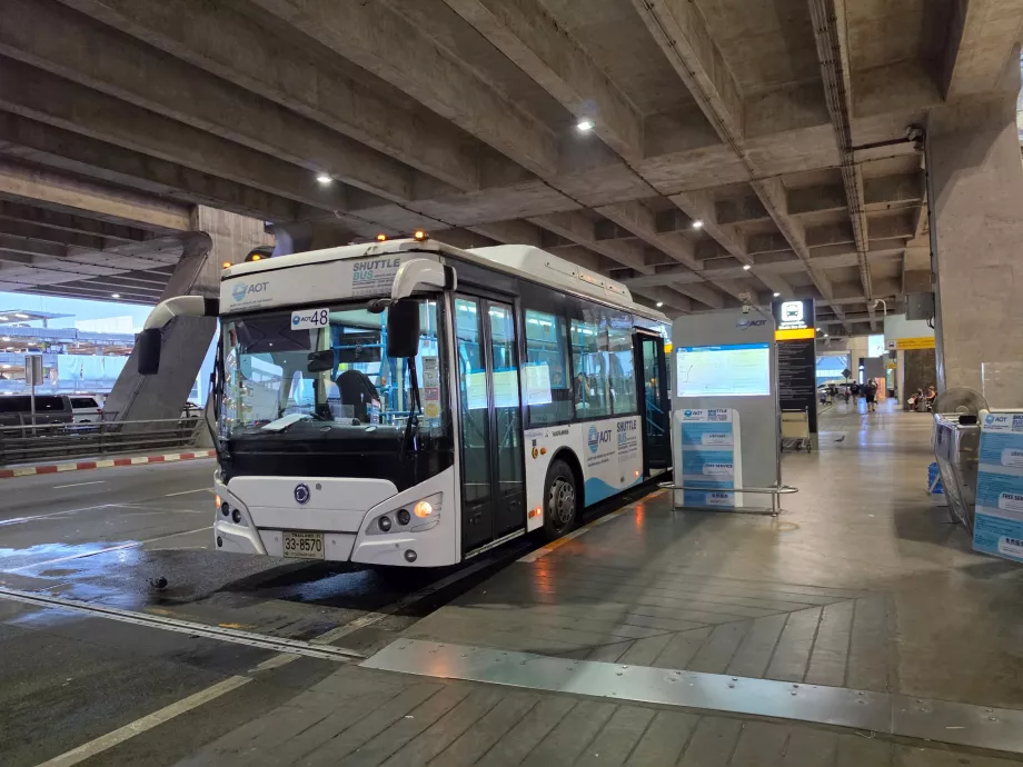 Halt bus antar-jemput di Bandara BKK
