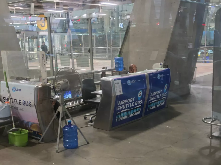 Meja check-in di Bandara BKK