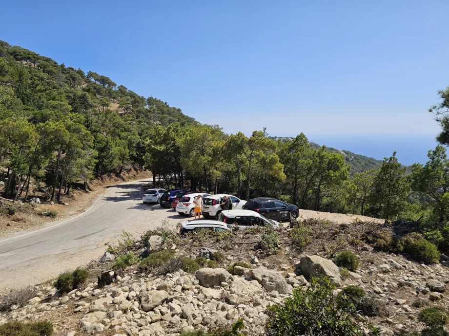 Parkir di Kastil Monolithos