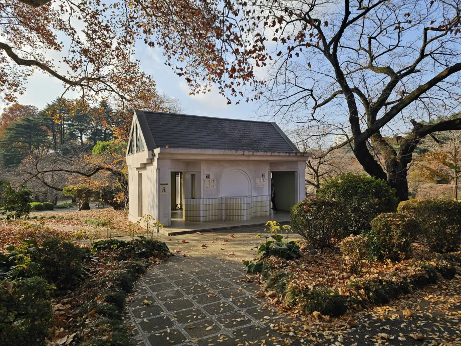 Taman Nasional Shinjuku Gyoen, toilet gratis