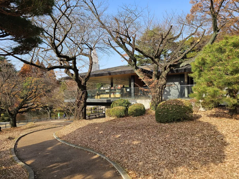 Taman Nasional Shinjuku Gyoen, kedai kopi Starbucks