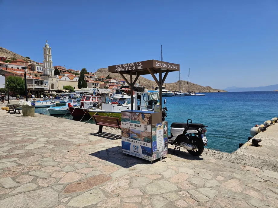 Penawaran tamasya, pelabuhan Chalki