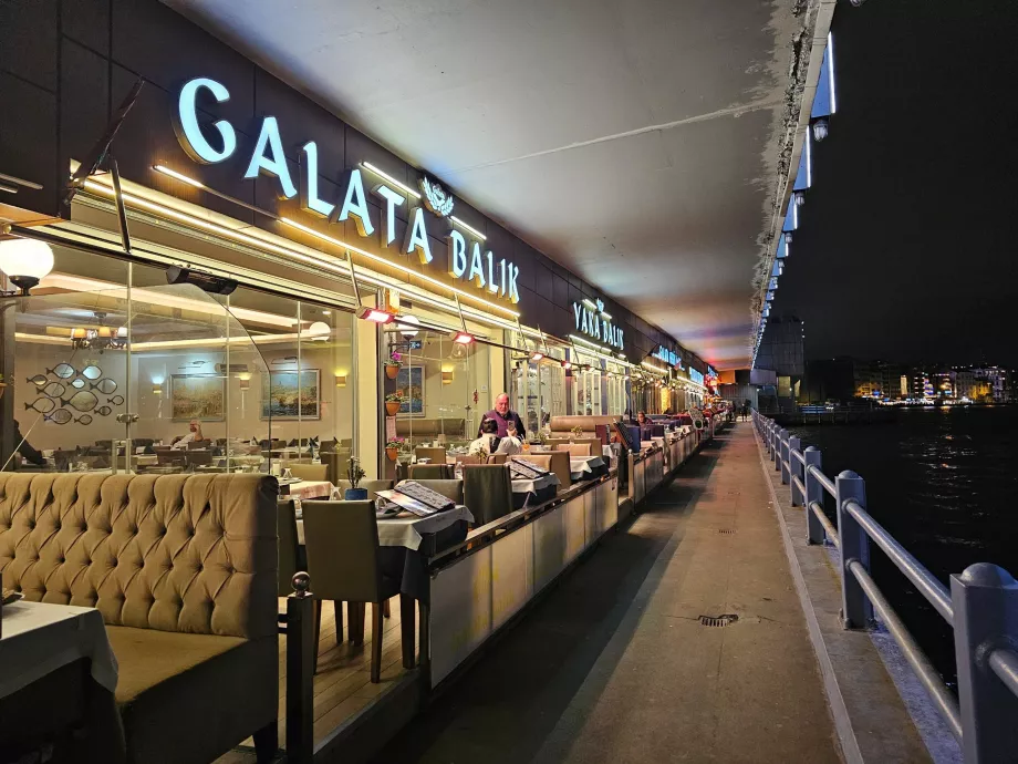 Restoran di Jembatan Galata