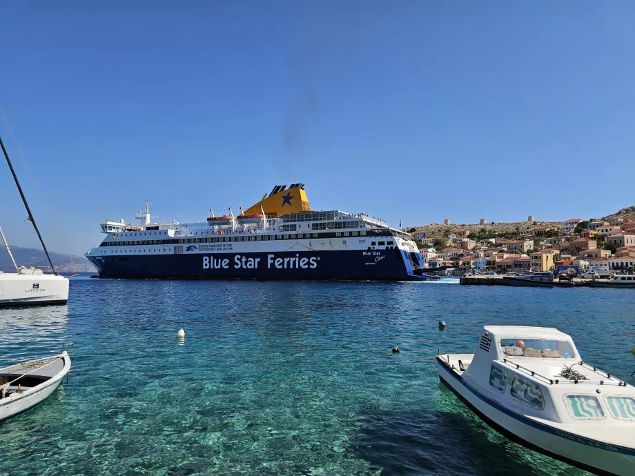 Kapal Feri Blue Star