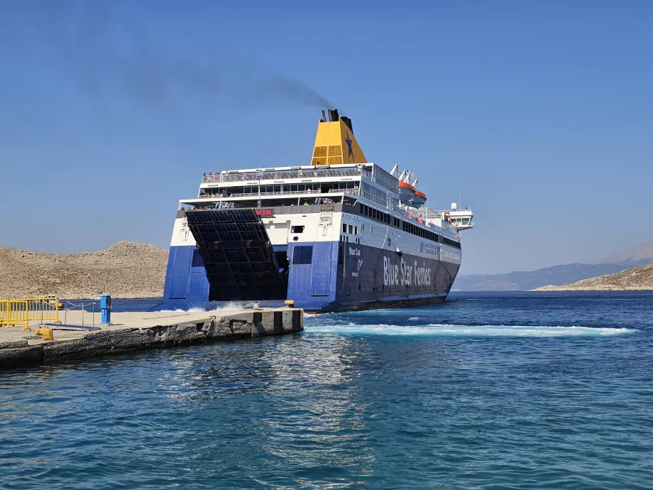 Kapal Feri Blue Star
