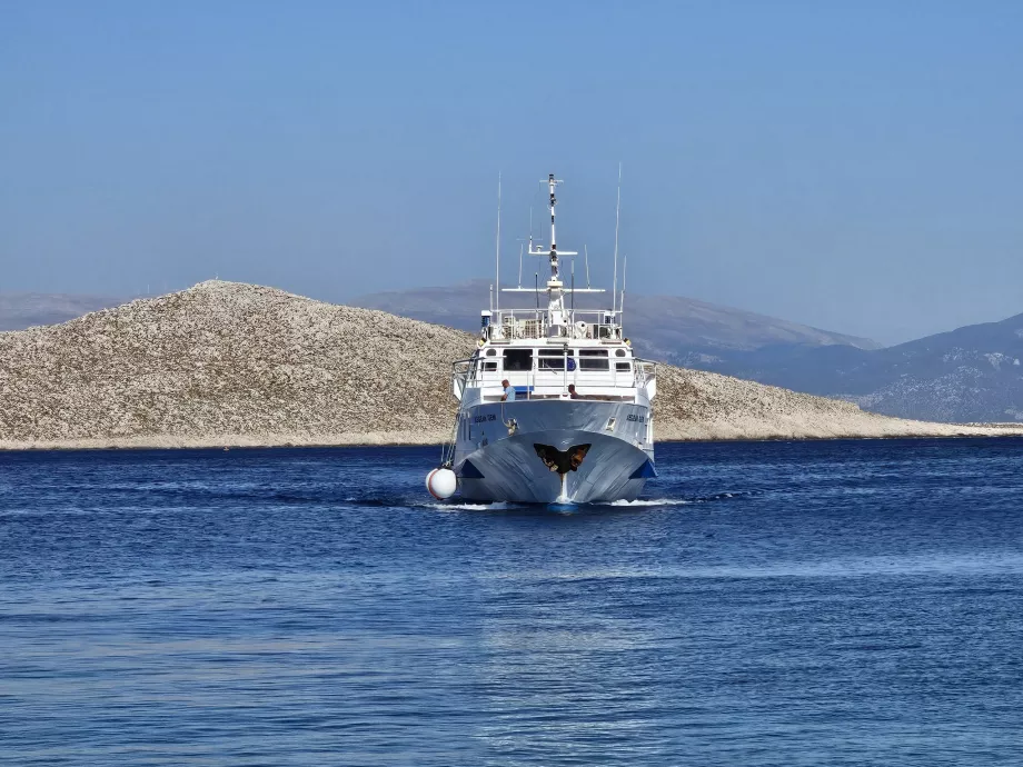 Feri ke Skala Kamirou