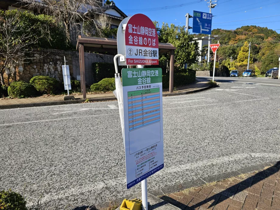 Pemberhentian bus oleh kereta api