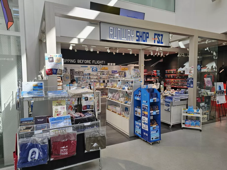 Berbelanja untuk penggemar penerbangan dan anak-anak