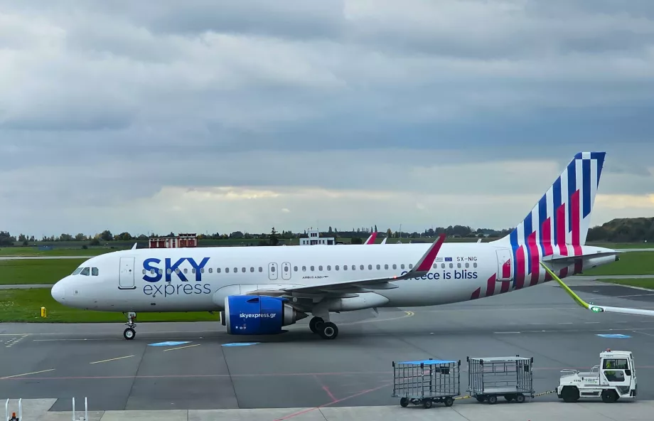 Sky Express, Airbus A320 di Bandara Praha PRG