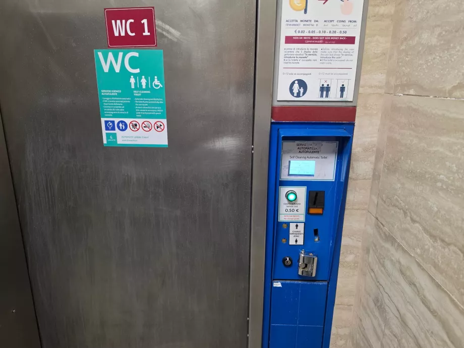 50 sen untuk toilet di kereta bawah tanah