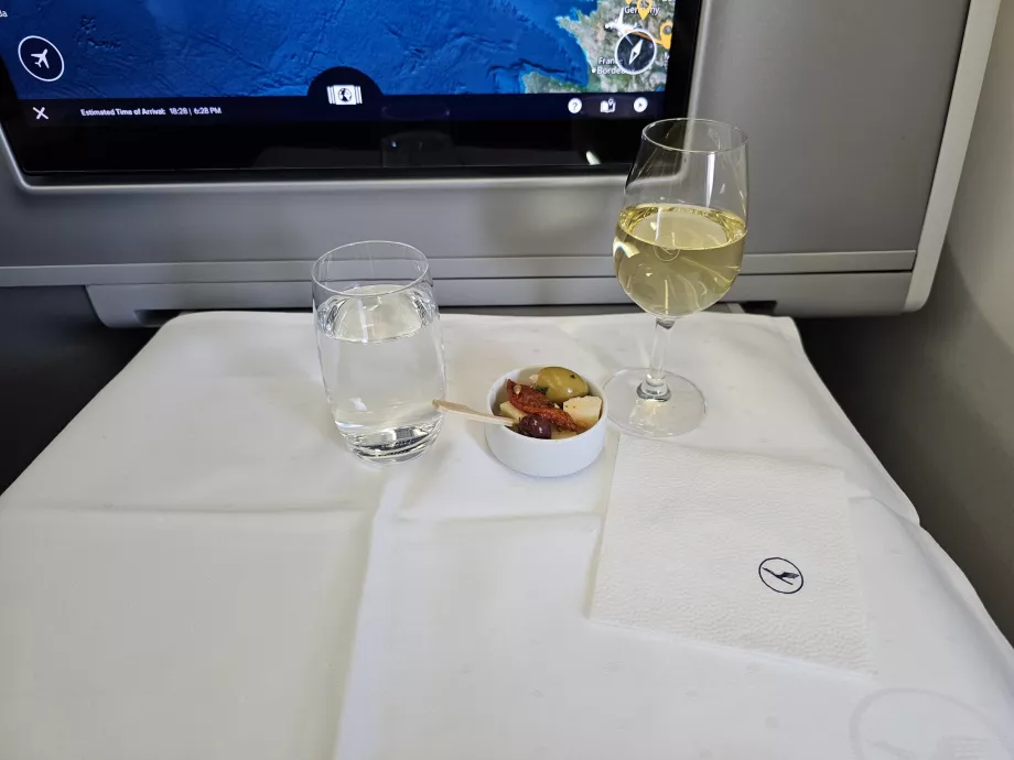 Zaitun dan keju - layanan pertama