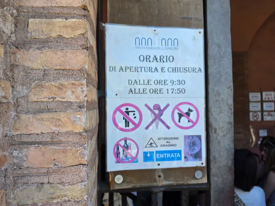 Jam buka Bocca della Verita